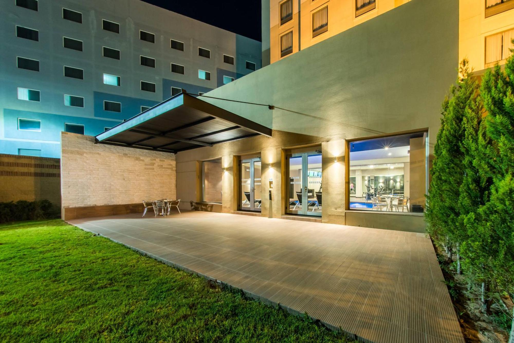 Готель Courtyard By Marriott Сан-Луїс-Потосі Екстер'єр фото